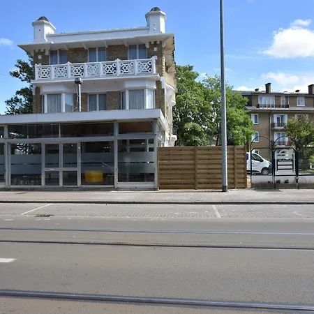Large Family Stay, Cleaning Included * De Panne